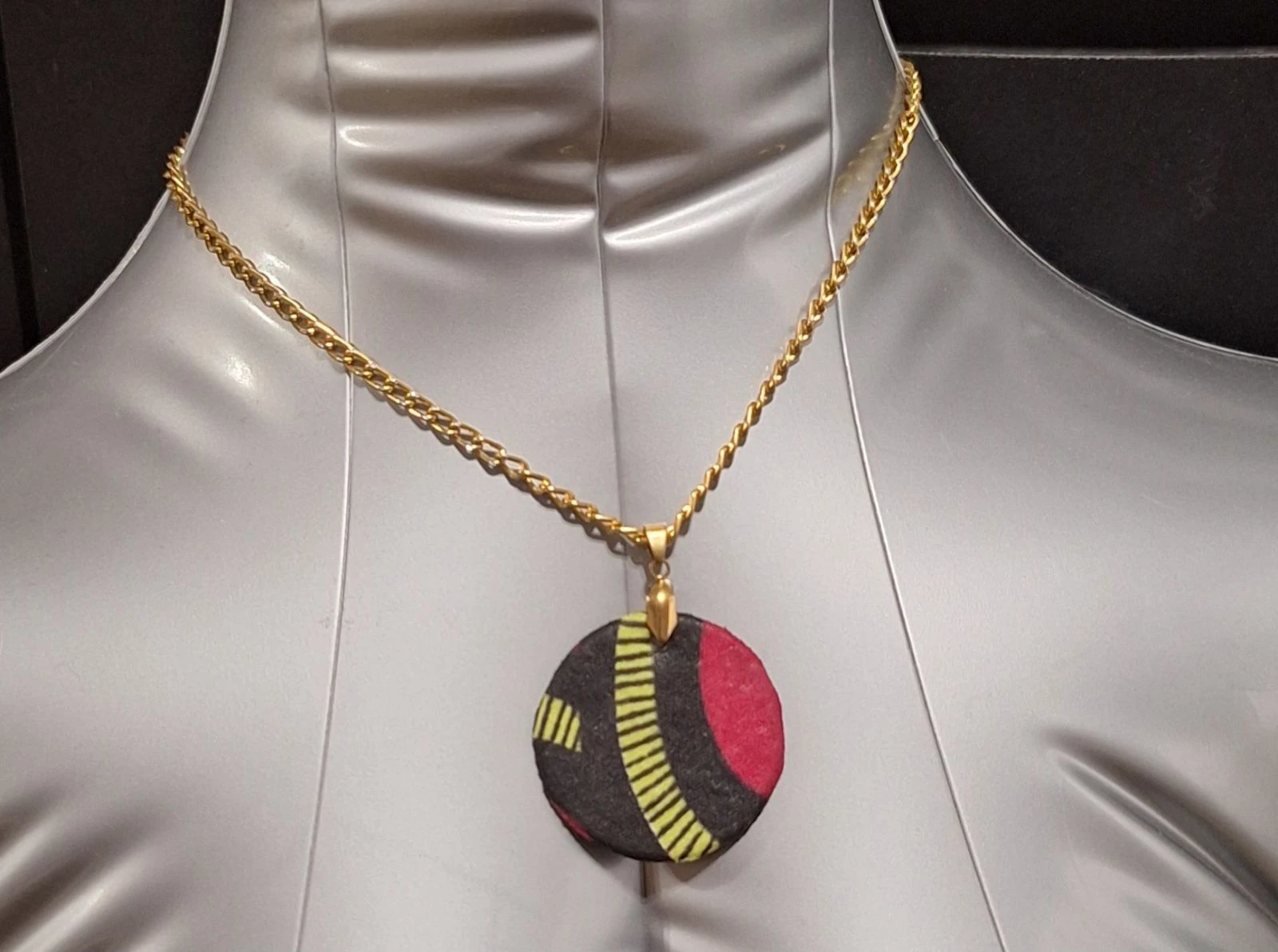 Vergulde ketting en medaillon – photo 3